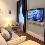 The Retreat - 2 Bed Flat, Sleeps 4 - Town Centre, Hadrians * Brampton (Cumbria)