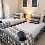 The Retreat - 2 Bed Flat, Sleeps 4 - Town Centre, Hadrians