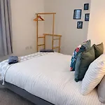 The Retreat - 2 Bed Flat, Sleeps 4 - Town Centre, Hadrians