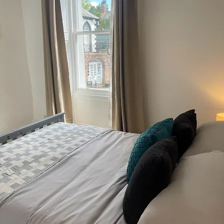 The Retreat - 2 Bed Flat, Sleeps 4 - Town Centre, Hadrians Apartment *