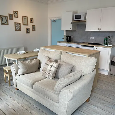 Apartment The Retreat - 2 Bed Flat, Sleeps 4 - Town Centre, Hadrians *