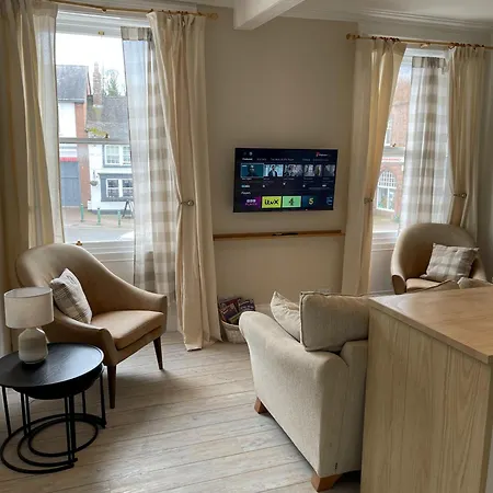 The Retreat - 2 Bed Flat, Sleeps 4 - Town Centre, Hadrians