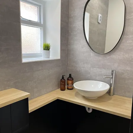 The Retreat - 2 Bed Flat, Sleeps 4 - Town Centre, Hadrians Apartamento *