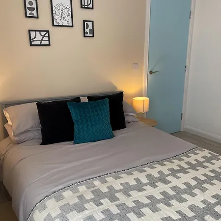 The Apartment, Sleeps 4, Town Centre *
