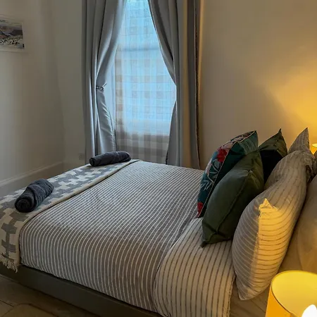 The Retreat - 2 Bed Flat, Sleeps 4 - Town Centre, Hadrians