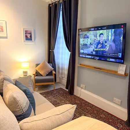 The Retreat - 2 Bed Flat, Sleeps 4 - Town Centre, Hadrians * Brampton (Cumbria)