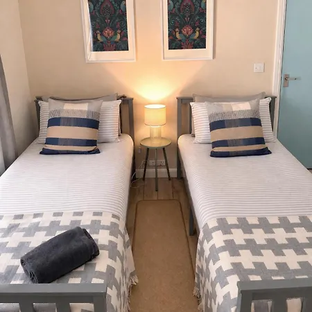 The Retreat - 2 Bed Flat, Sleeps 4 - Town Centre, Hadrians *