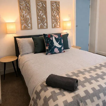 The Retreat - 2 Bed Flat, Sleeps 4 - Town Centre, Hadrians *