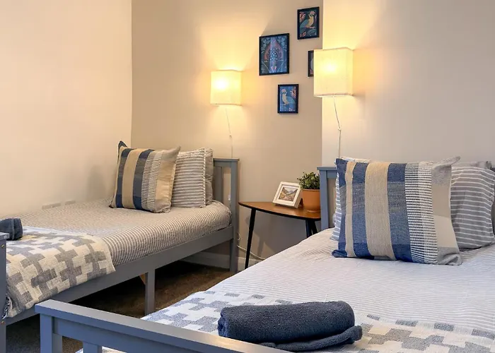 The Retreat - 2 Bed Flat, Sleeps 4 - Town Centre, Hadrians *