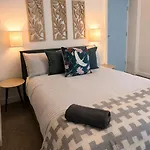 The Retreat - 2 Bed Flat, Sleeps 4 - Town Centre, Hadrians *