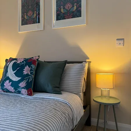 The Retreat - 2 Bed Flat, Sleeps 4 - Town Centre, Hadrians