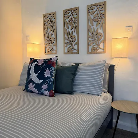 The Retreat - 2 Bed Flat, Sleeps 4 - Town Centre, Hadrians *